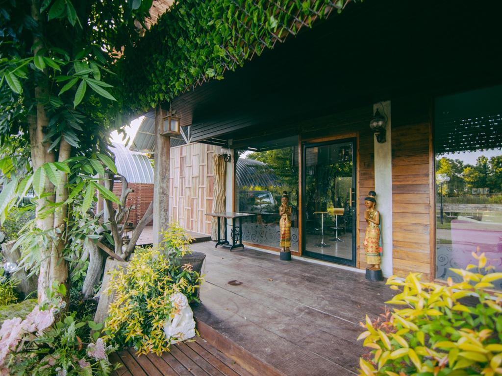 Tanita Lagoon Resort Udon Thani Esterno foto