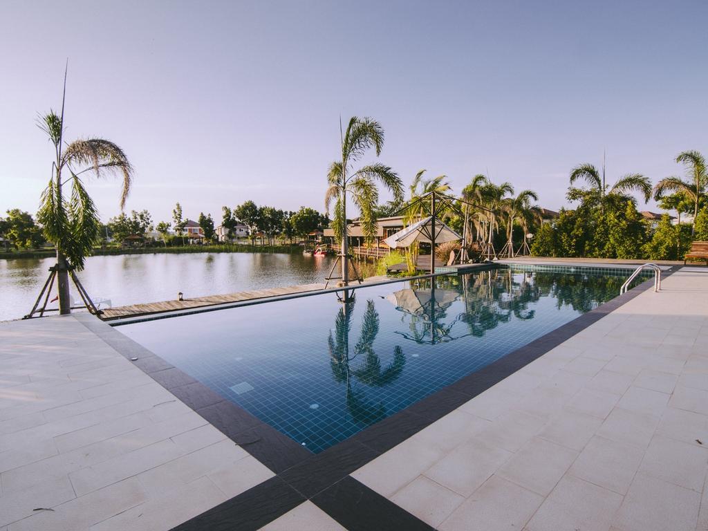 Tanita Lagoon Resort Udon Thani Esterno foto