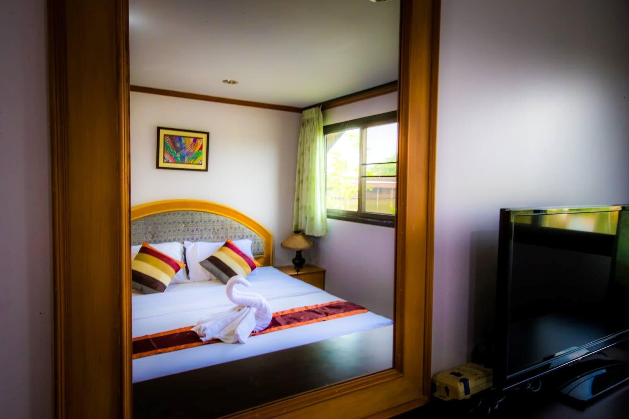 Tanita Lagoon Resort Udon Thani Esterno foto