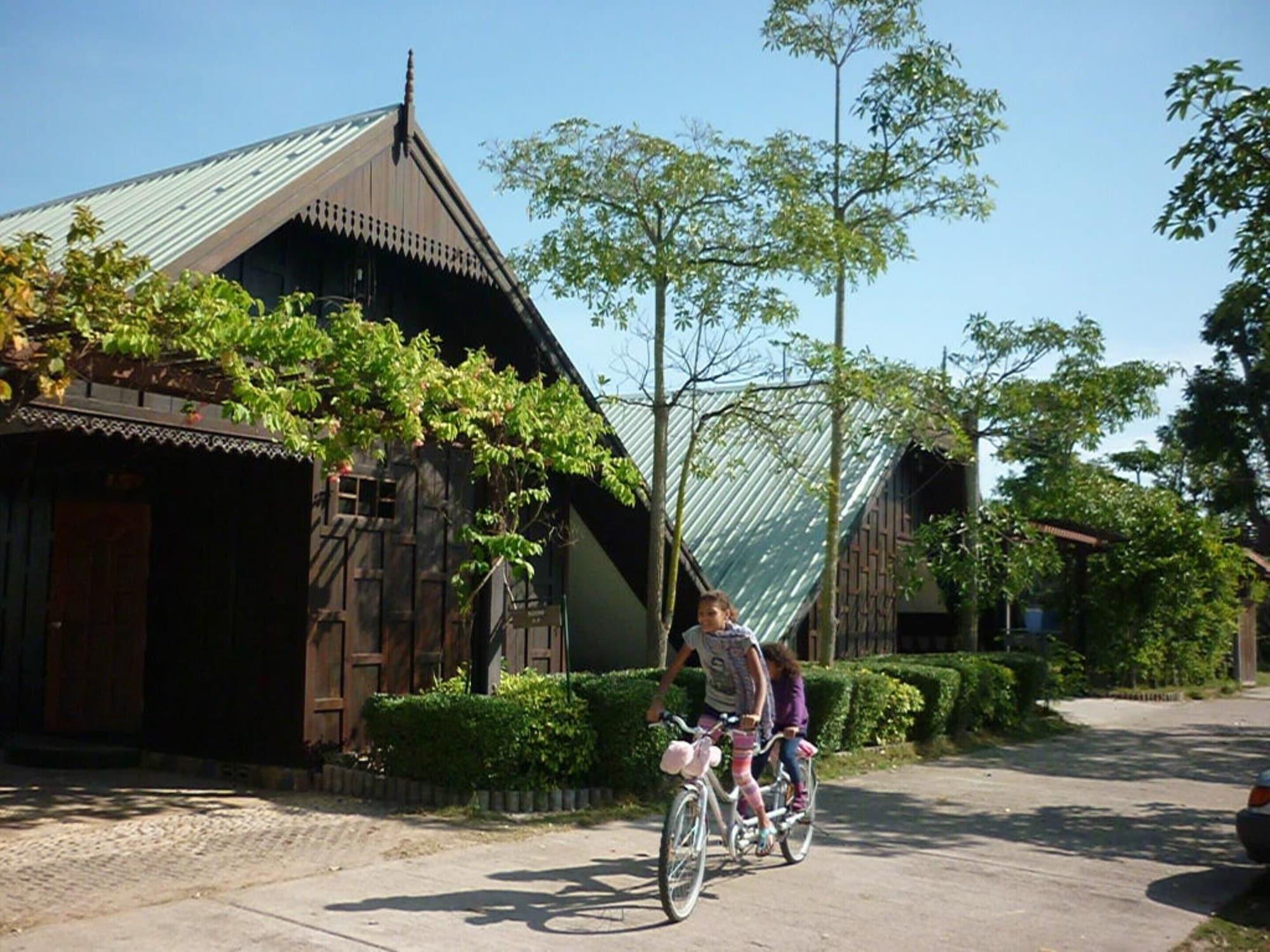 Tanita Lagoon Resort Udon Thani Esterno foto