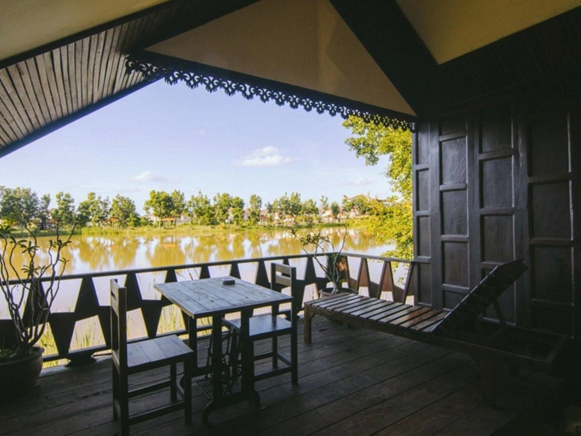 Tanita Lagoon Resort Udon Thani Esterno foto